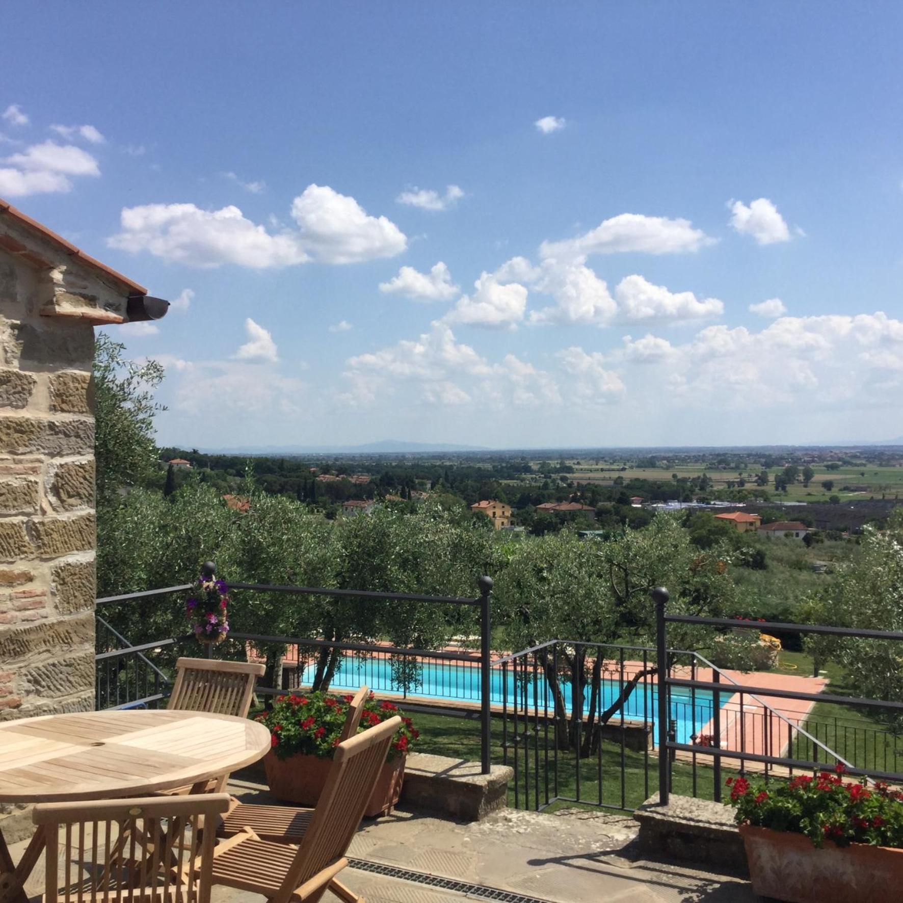 Agriturismo Borgo Tra Gli Olivi Castiglion Fiorentino Exterior photo